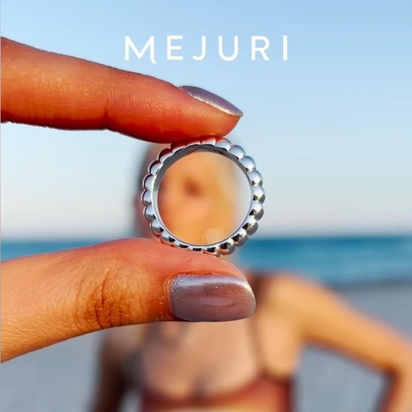 Mejuri Charlotte Ring - Picture 3 of 7